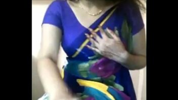 Aunty In Saree Videos