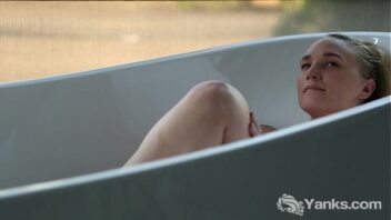 Bath Tub Sexy Video