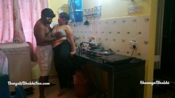 Bhabhi Sex In Kitchen