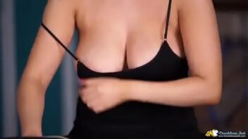Hot Boobs Cleavage