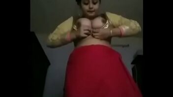 Hot Indian Girls Show Boobs Up