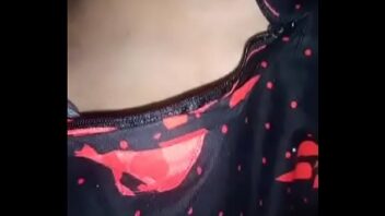 Indian Housewife Cleavage