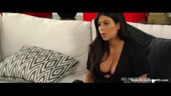 Kim Kardashian Hot Boob
