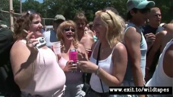 Mature Public Boob And Pussy