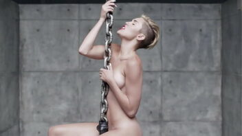 Miley Cyrus Nude On Stage