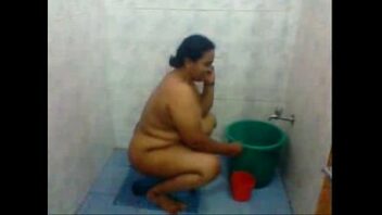 Tamil Aunty Bathing Photos
