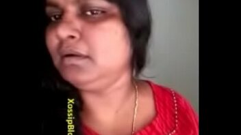 Tamil Aunty Navel Show
