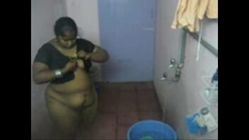 Telugu Aunty Nude Bath