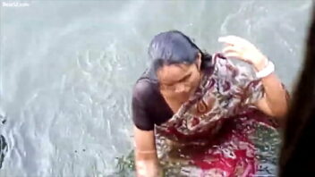 Wet Saree Without Blouse