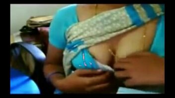 Aunty Hot Cleavage