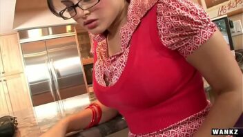Sunny Leone Boobs Sucking Videos