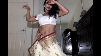 Sunny Leone Sexy In Saree